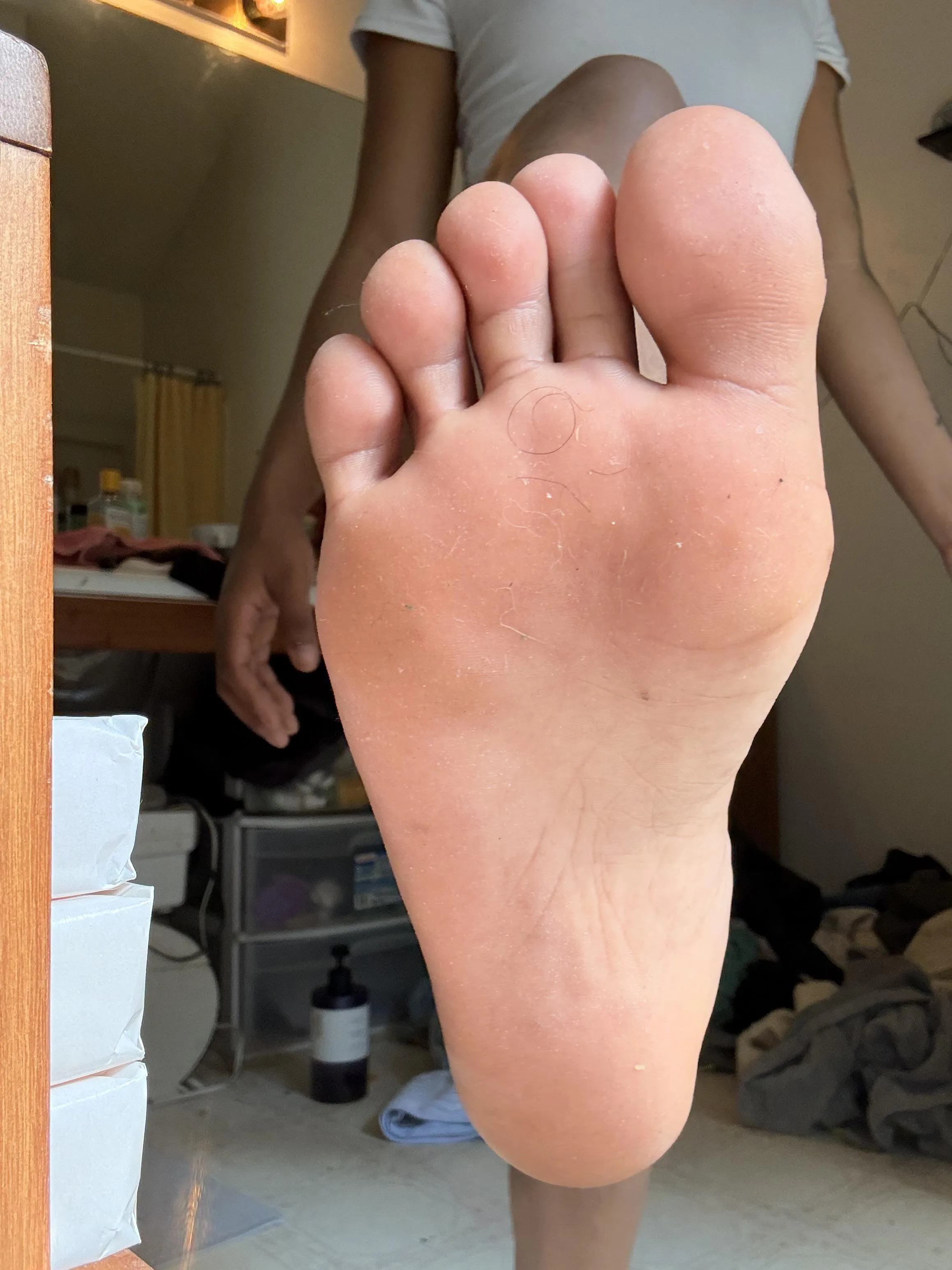 dirty bathroom feet 👅