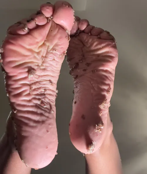 Got a little messy today… do you like it dirty? 🦶🏼💋