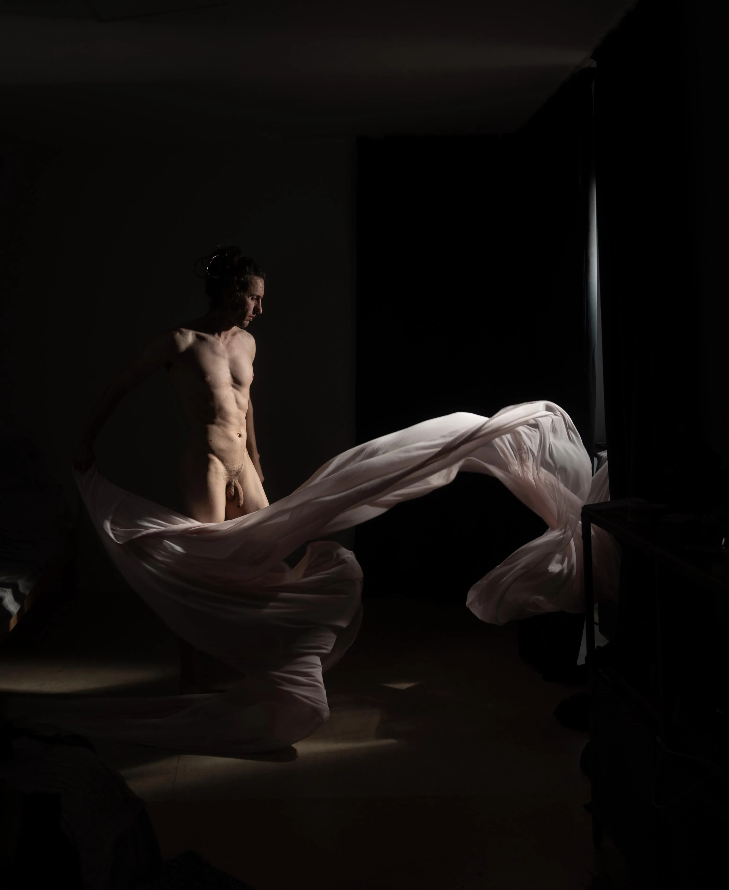 It’d be interesting to meet a guy who wouldn’t mind me watching him with a girl during sex