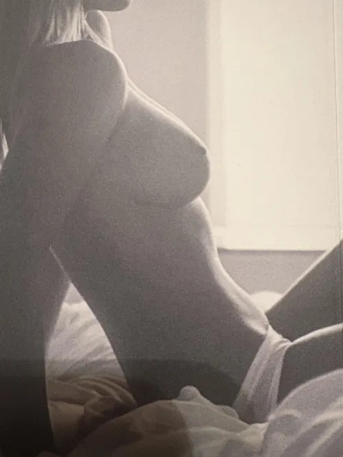 Momma of three…….hotwife for you 😘