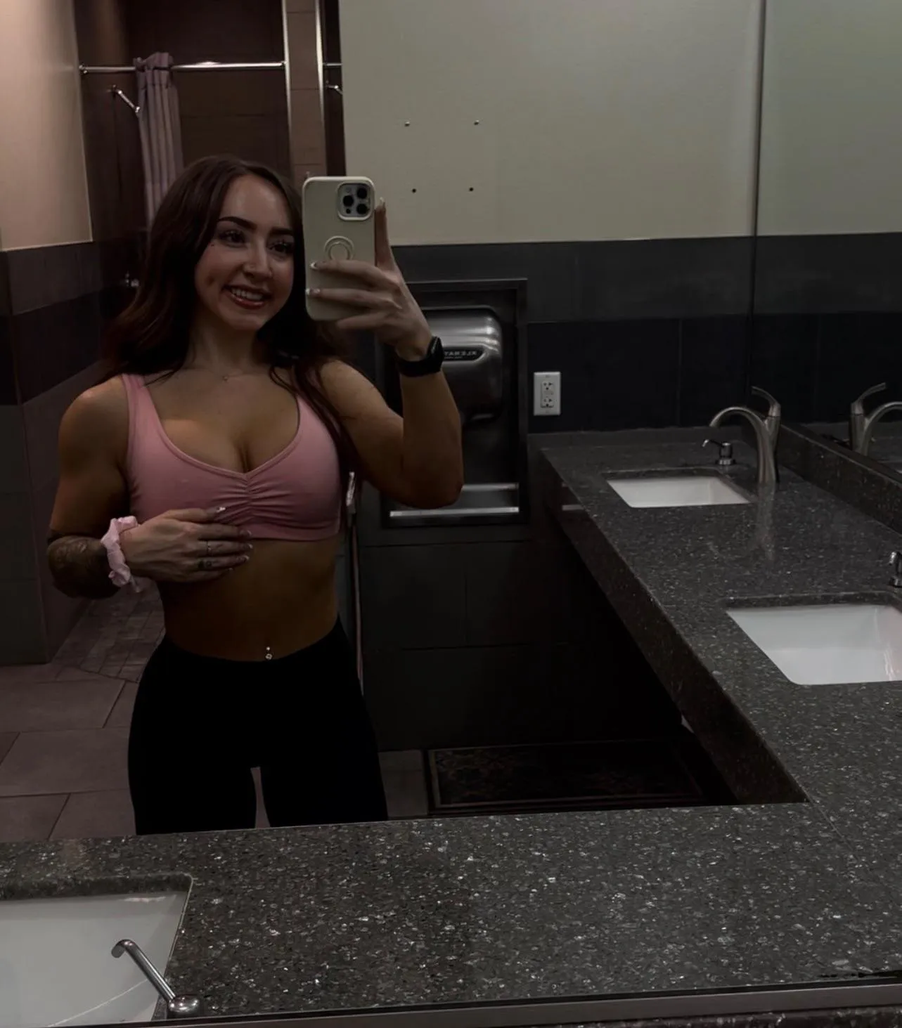 [selling] just a gym girly girl that loves making people happy and creating the best content DM for menu