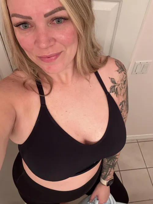 Should I fuck a random redditor who reacts to this 🤤😉