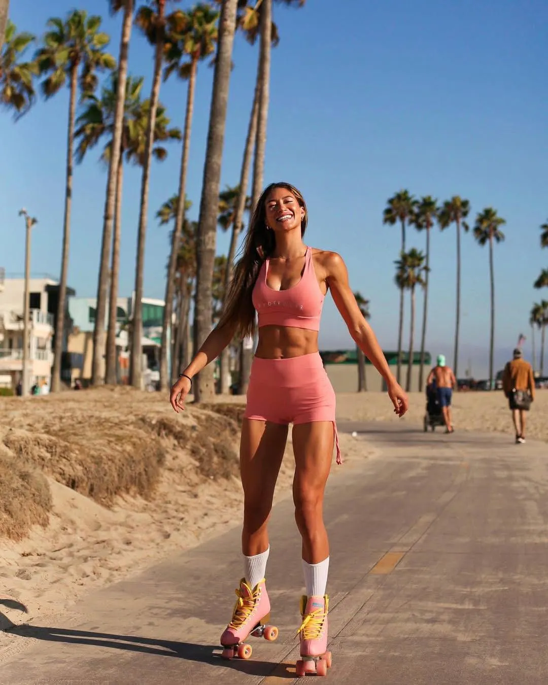Venice Beach Rollerskater Abs