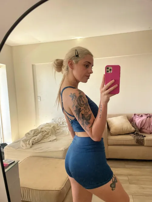 Who’s hungry for this blonde in blue come take a bite and don’t stop