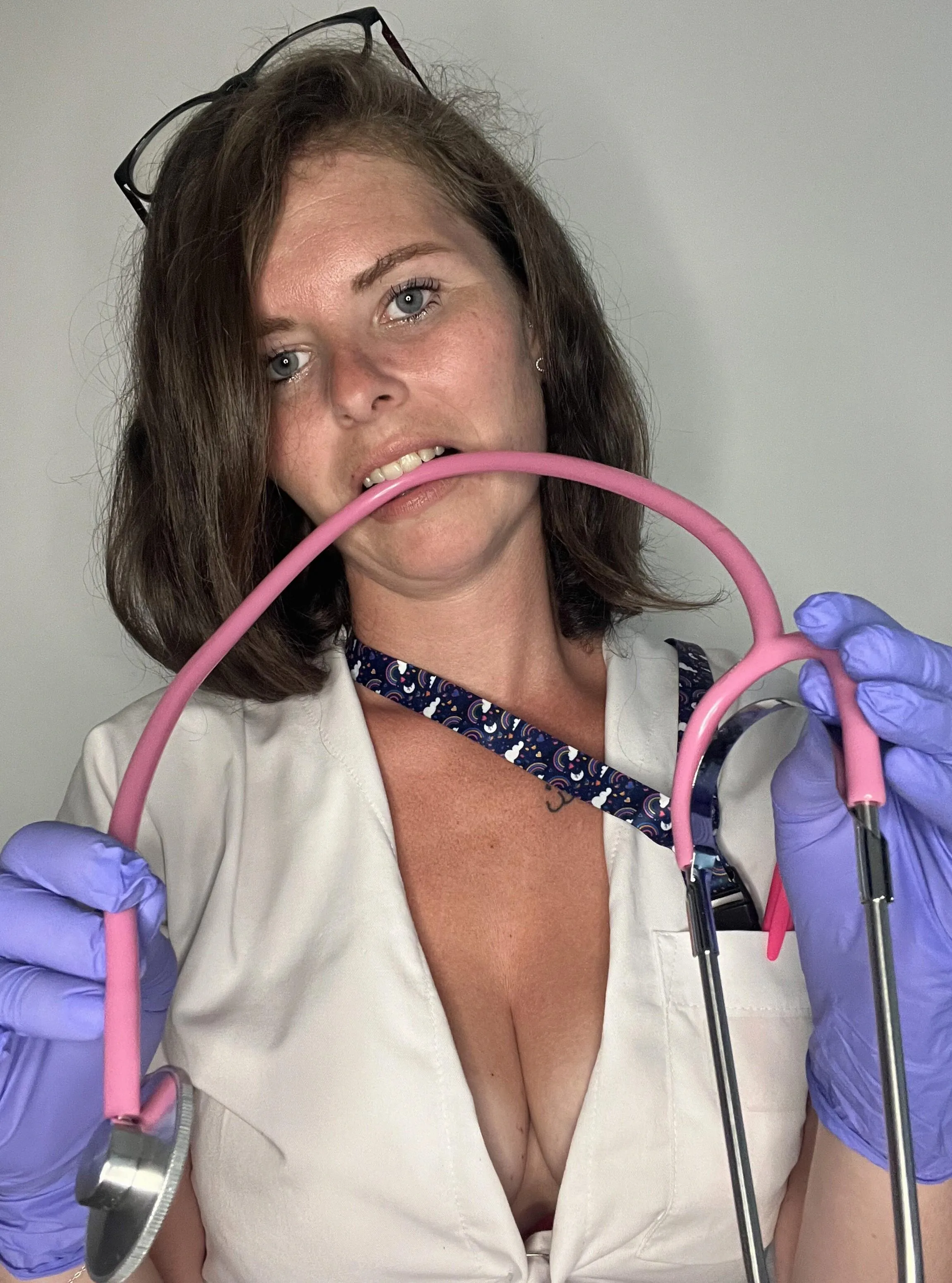 I bite to muffle my moa....