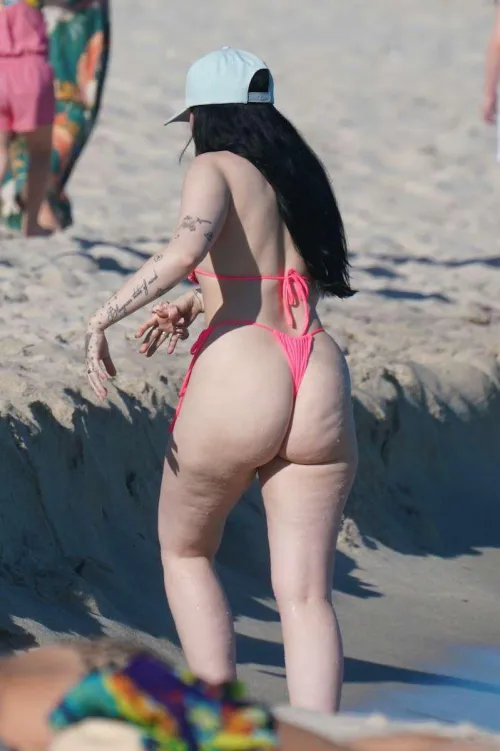 Cyrus 🍑
