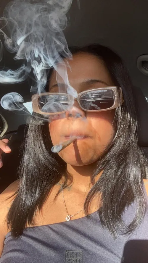 just enjoying my Sunday getting high ><