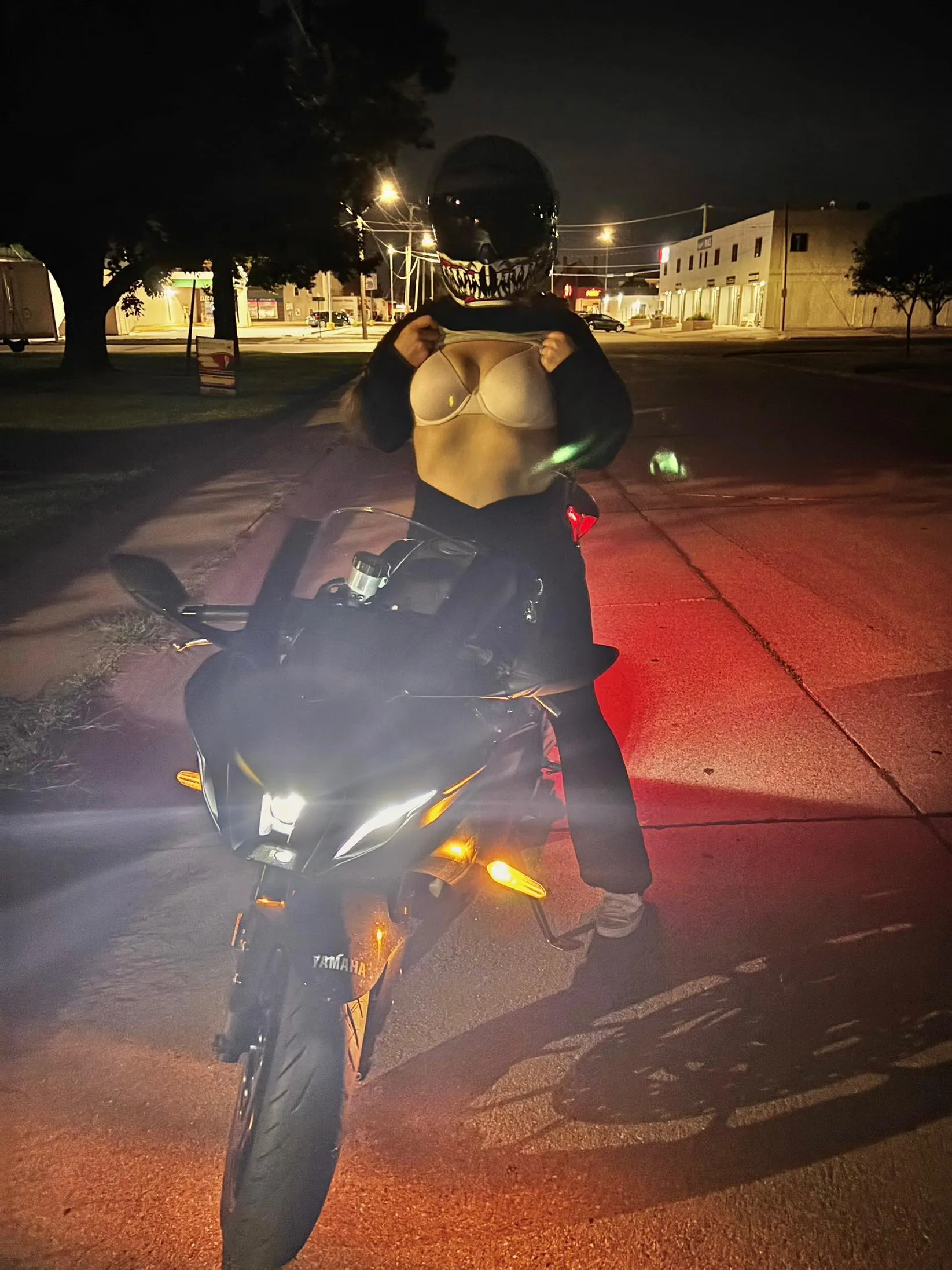 ruroc on top and a cute lil pink bra underneath 😇