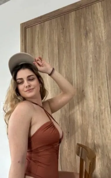 25f Paris Je veux que vos voisins entendent parler de moi, quand nous le faisons la nuit !