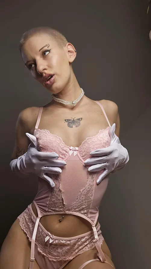 Take a deep breath, this combination of gloves and lingerie can be much