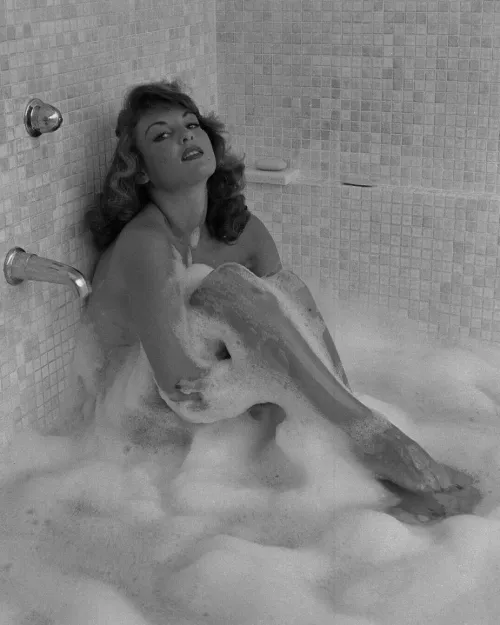 Allison Hayes (1960)