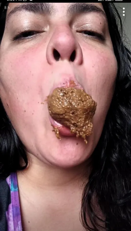 (F) I don't waste it, instead I eat it like a pro 🤎