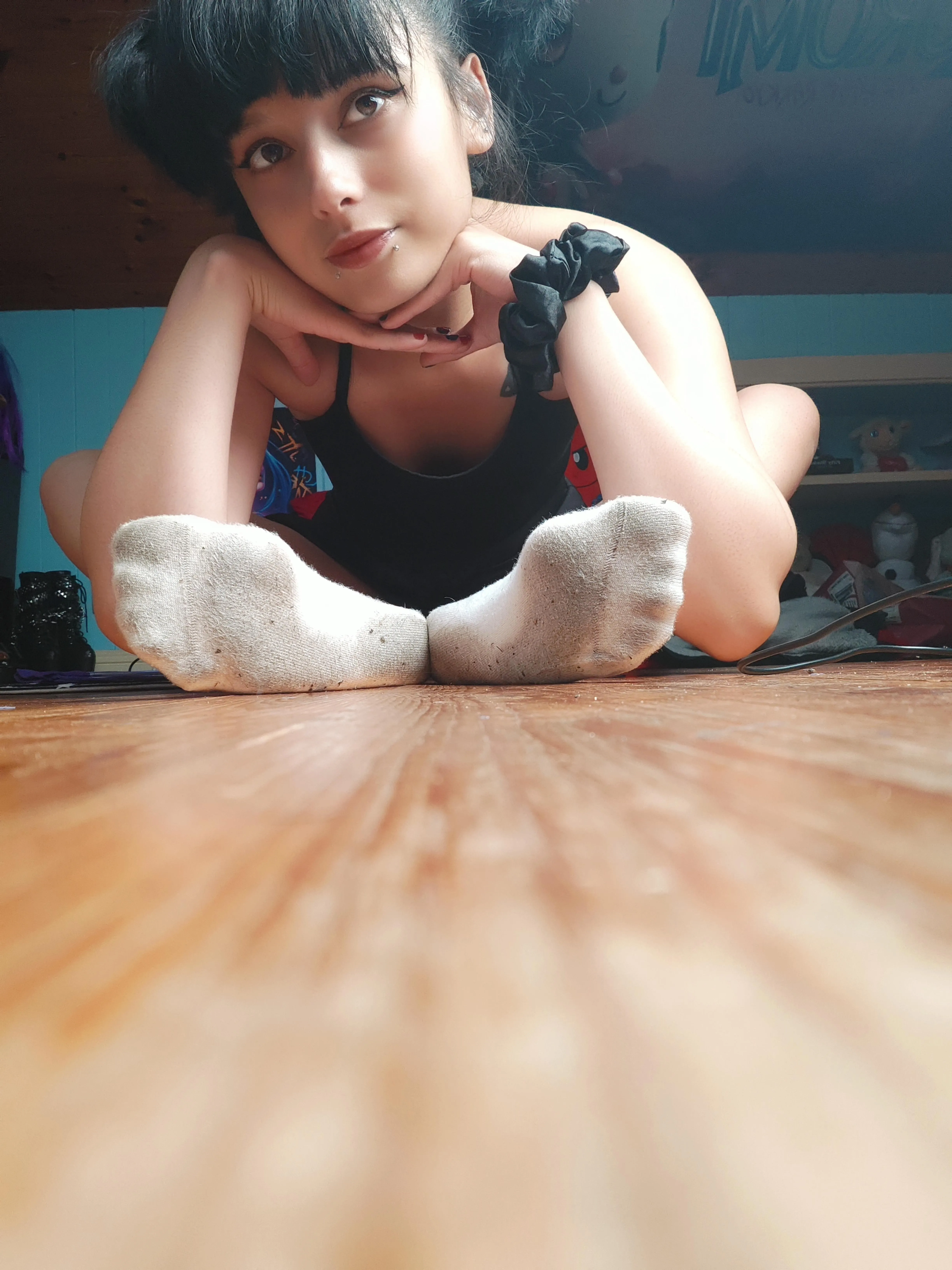 [F19] smelly socks to knock you out