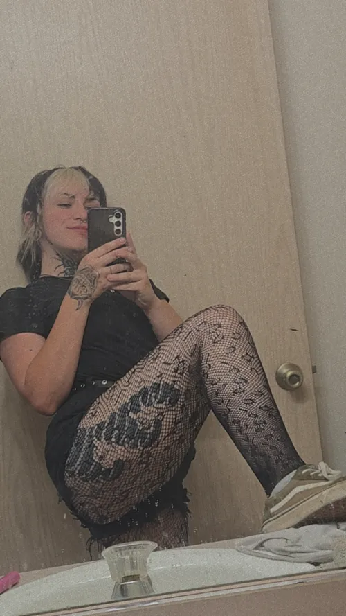 Just me and you in this dive bar bathroom. ❤️