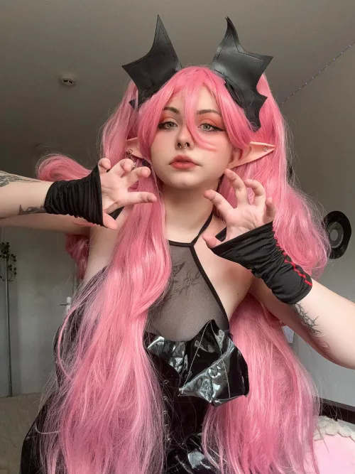Krul Tepes by Kikumori