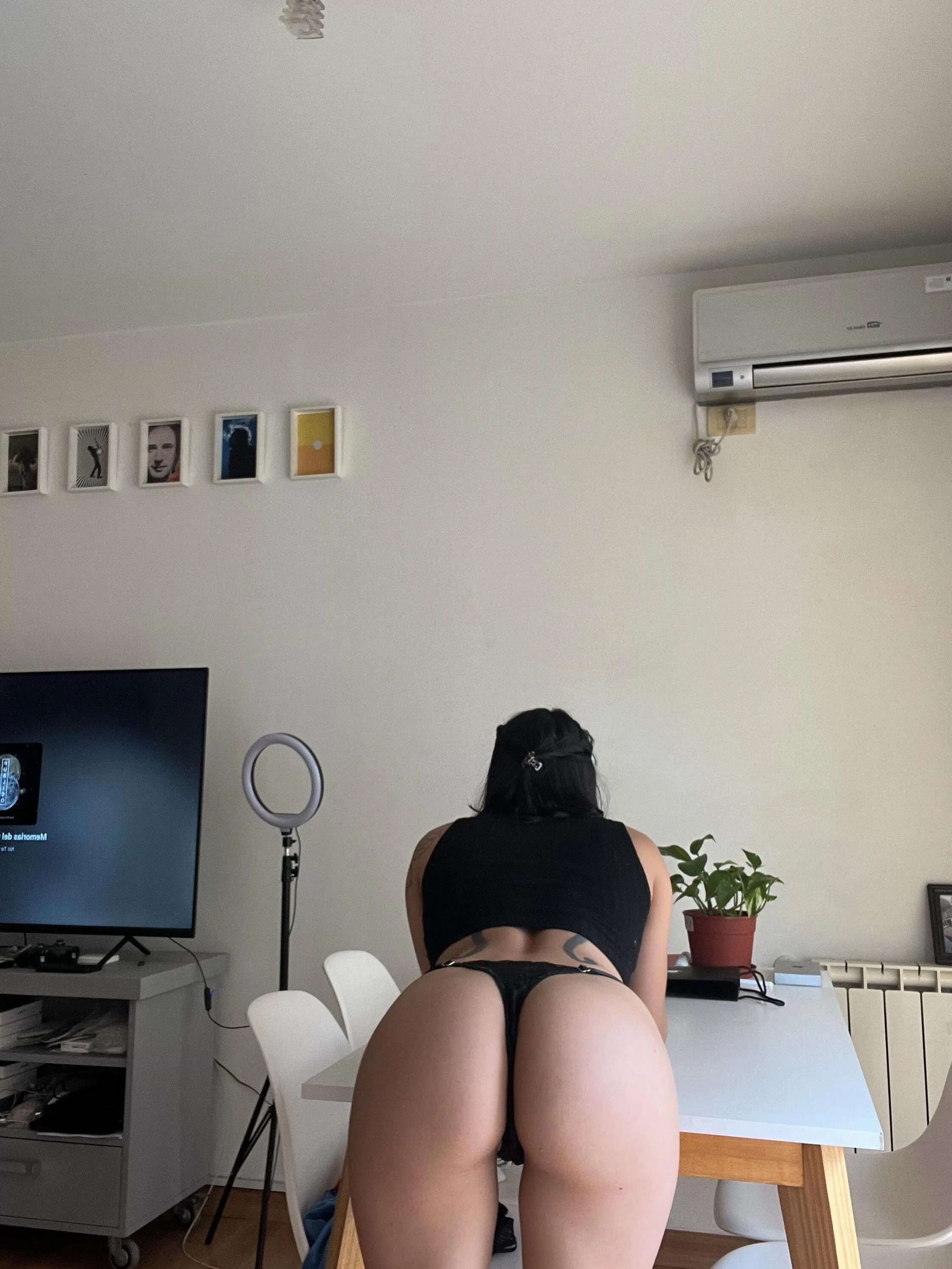 Une petite fessée, ça te tente ?