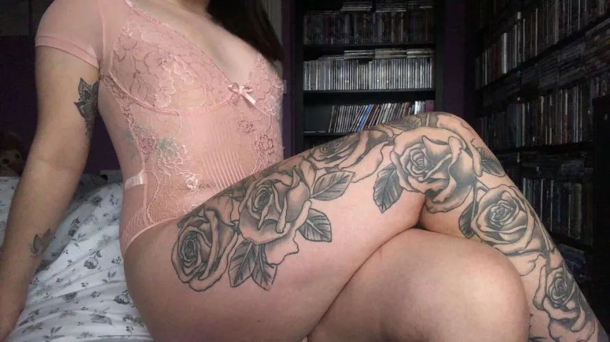 23 [T] looking for friends😉 send me your pics