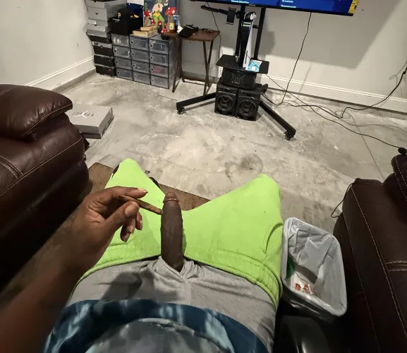 31 M4F Only thing missing is your pussy hugging my dick 😈