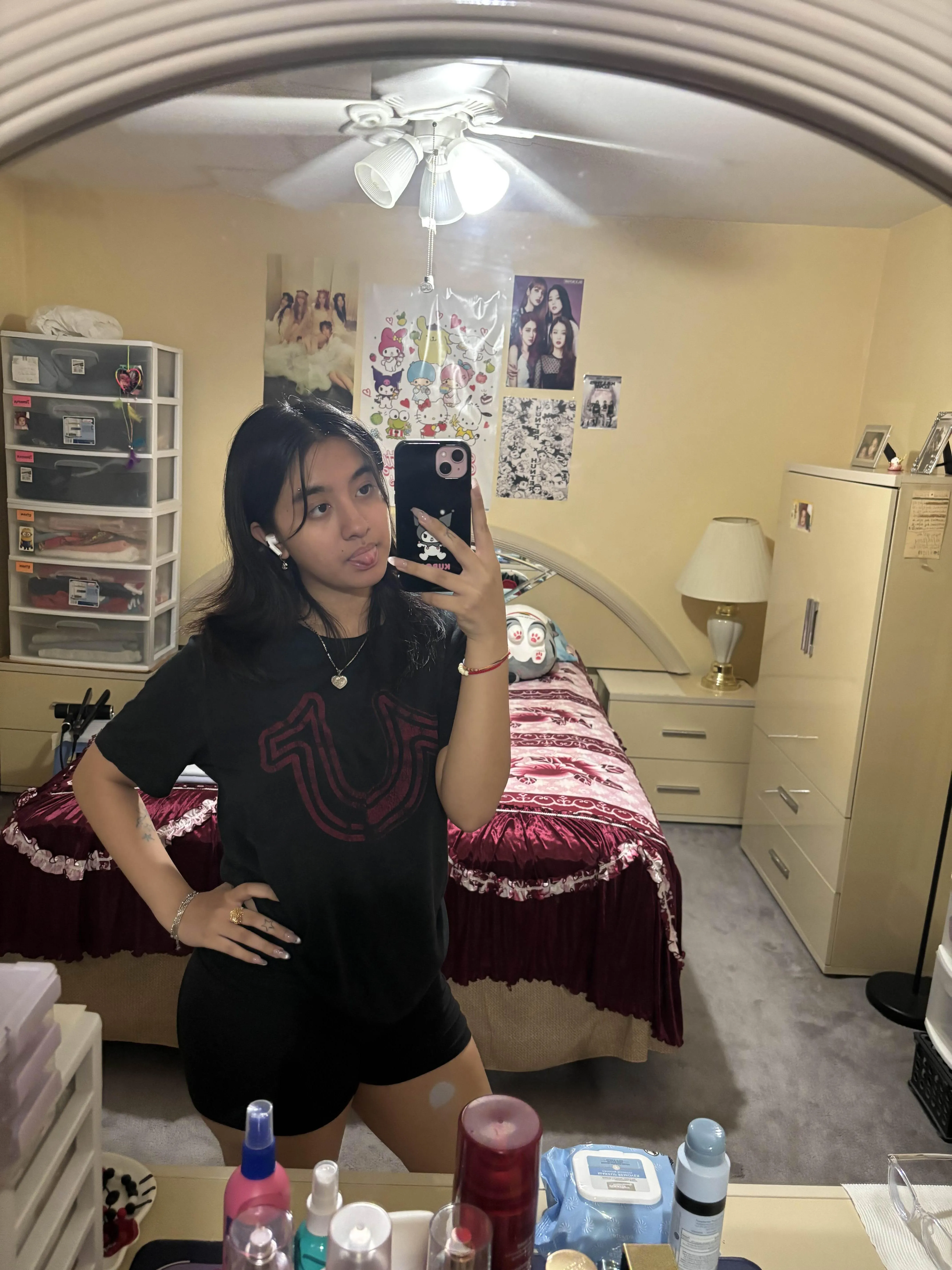 F19 looking for a sugar daddy [online] it's Friday don't be shy