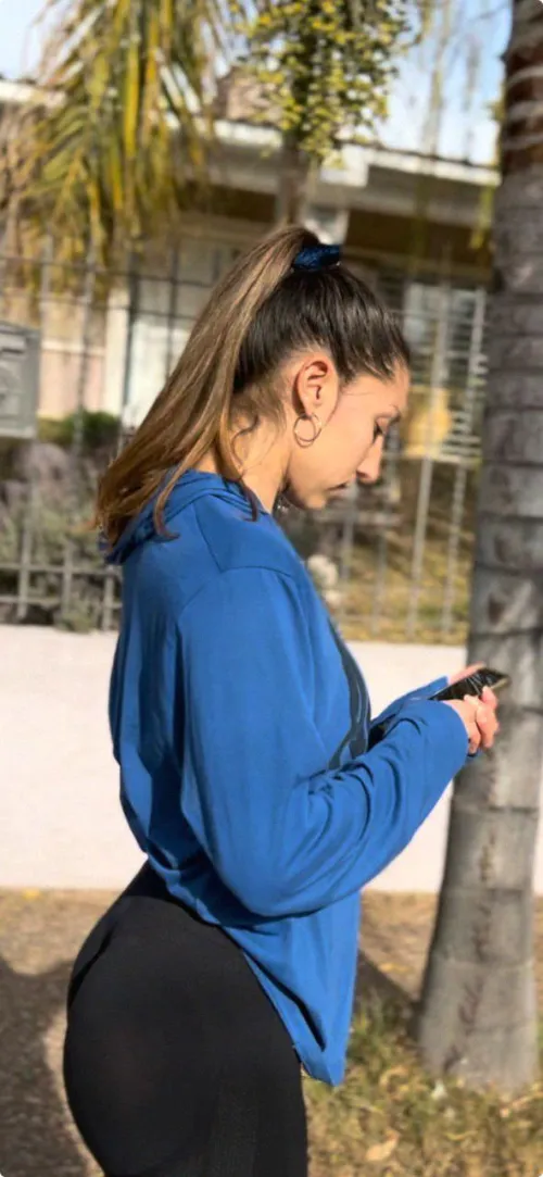 Gym gains, gym gains, but my ass is what makes the most noise