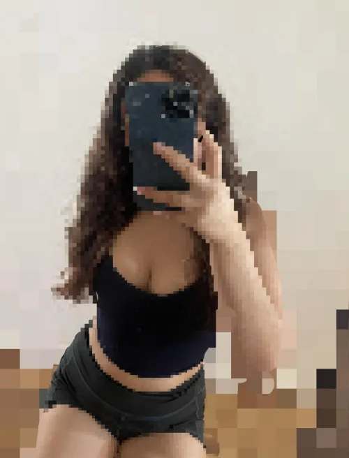 I work out and get stronger while you get more submissive and weak 💖