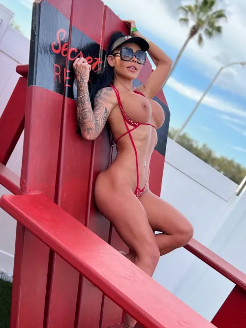 My new favorite resort and slingkini ...