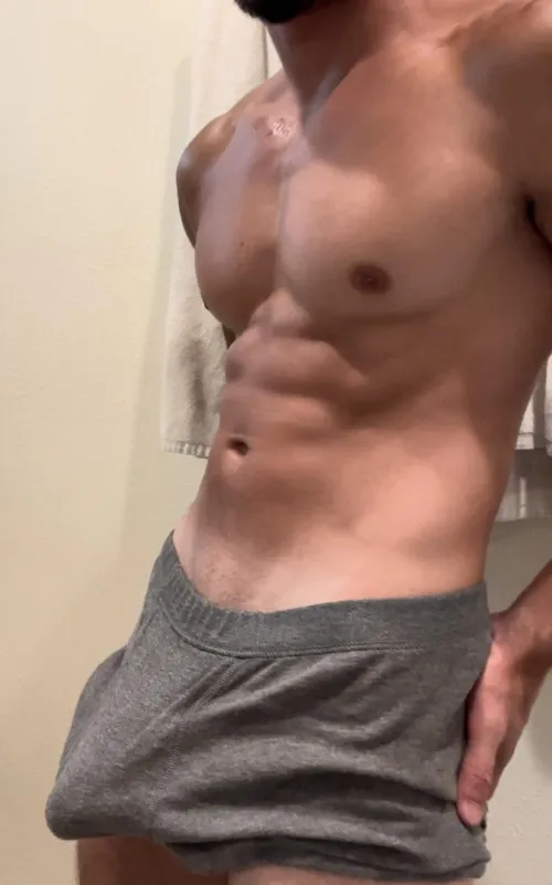 Need someone to CUM pull my undies down to suck me off ;) 😈😈