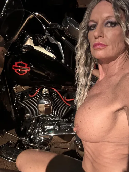 Who here would risk it all for a 60yo slut, I'll bend