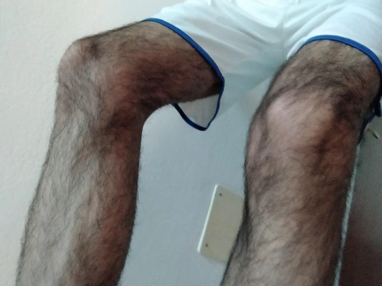 (25) Hairy men are my brothers