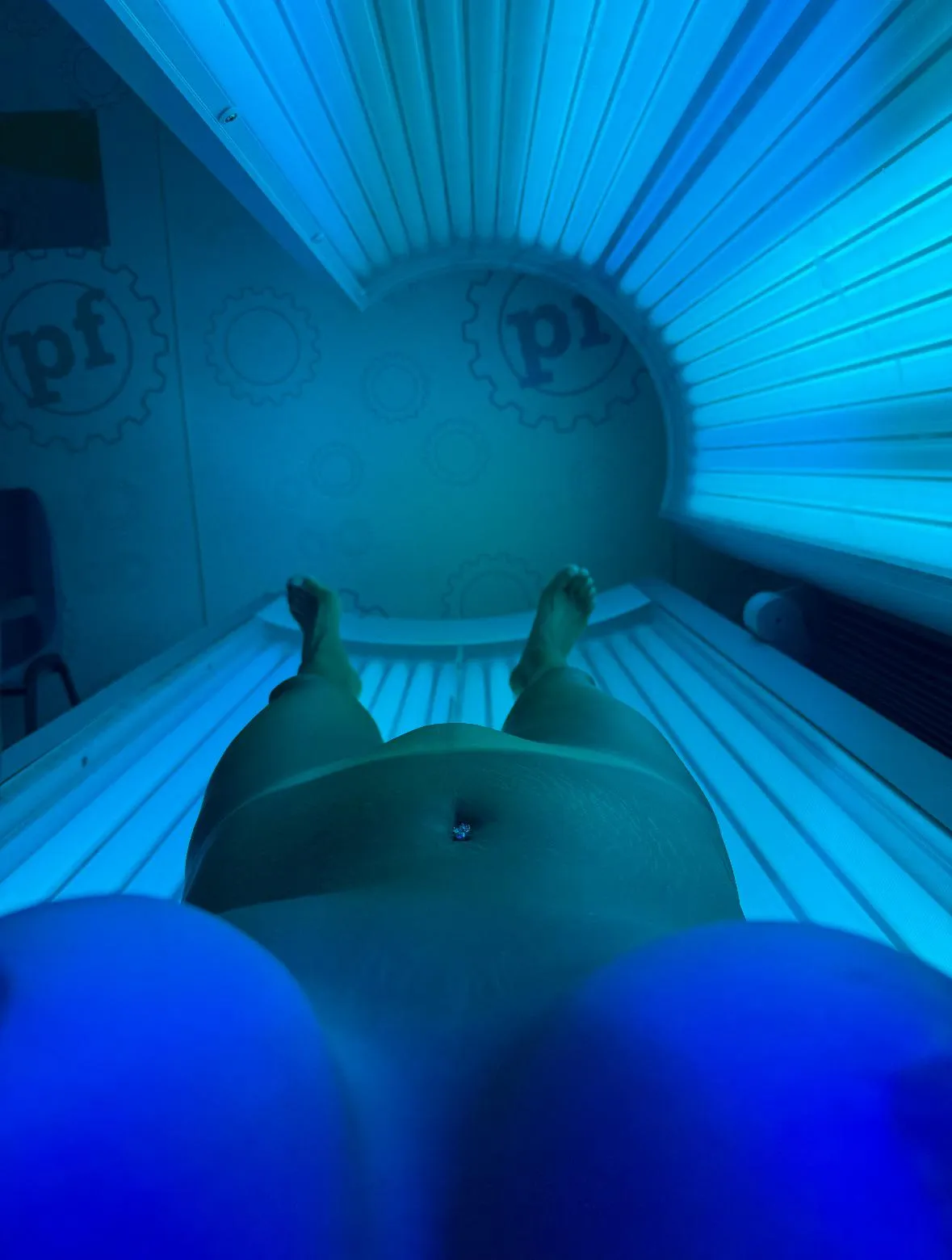 A view from the tanning bed.