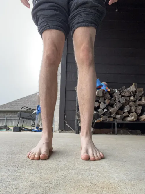 Are my knees supposed to bent like this, and I have had knee pain for about 1.5 years