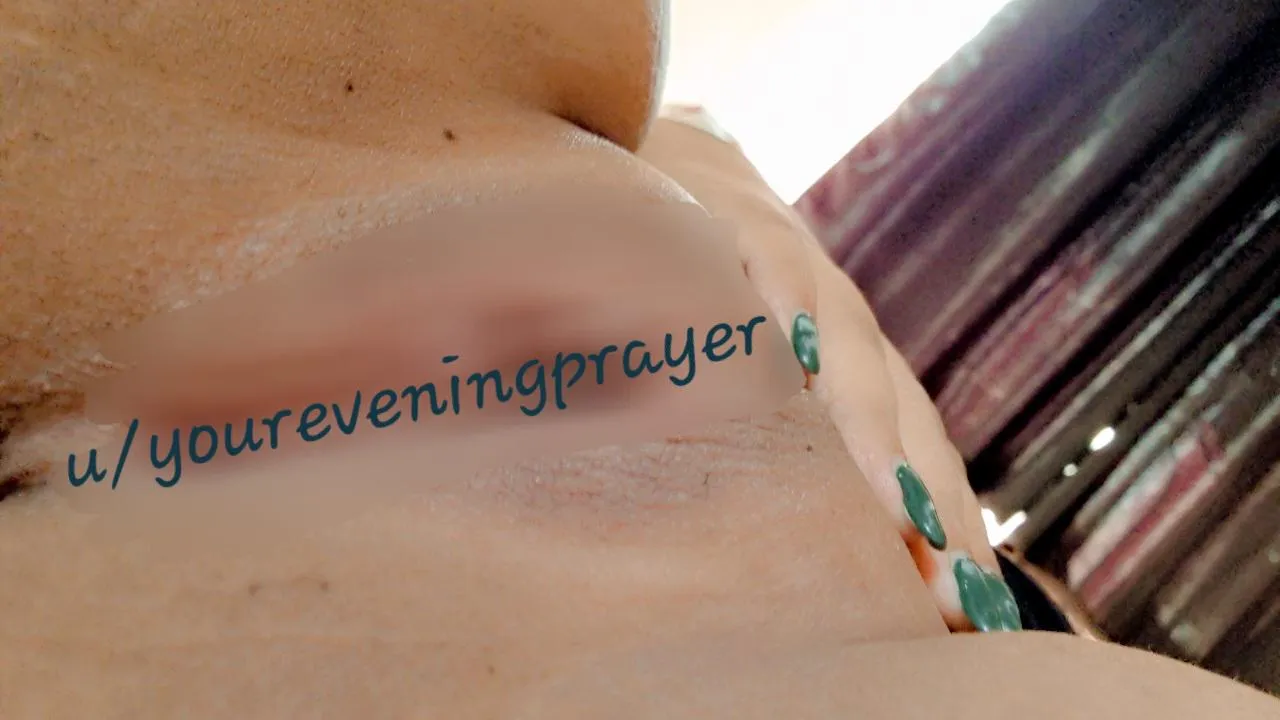 Can you tell the color of my nails? 😏