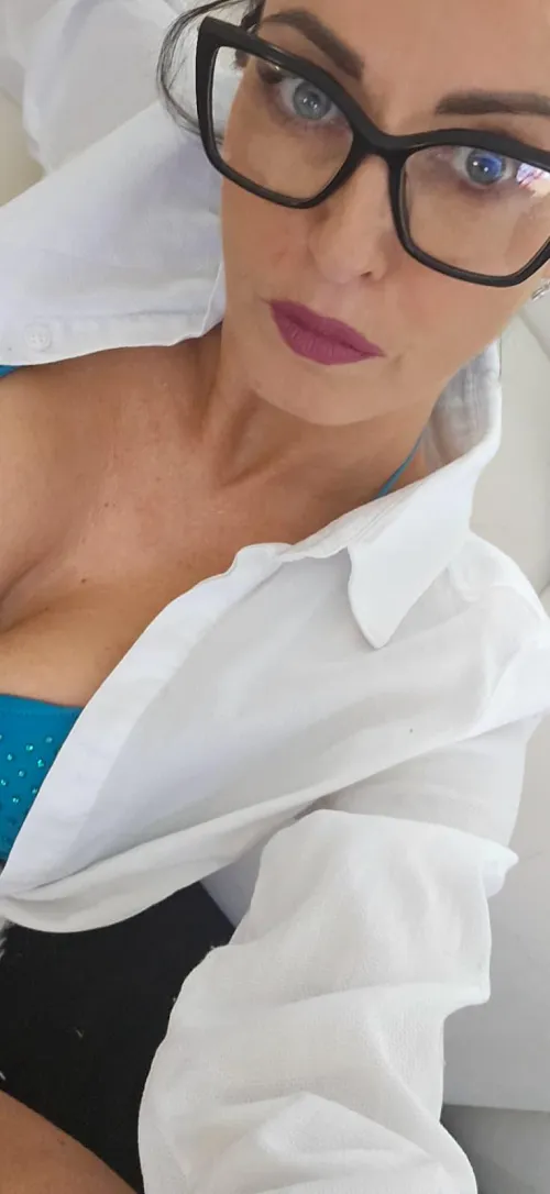 Honestly could you behave if you were in the same room with me ? (Don't lie huh :)