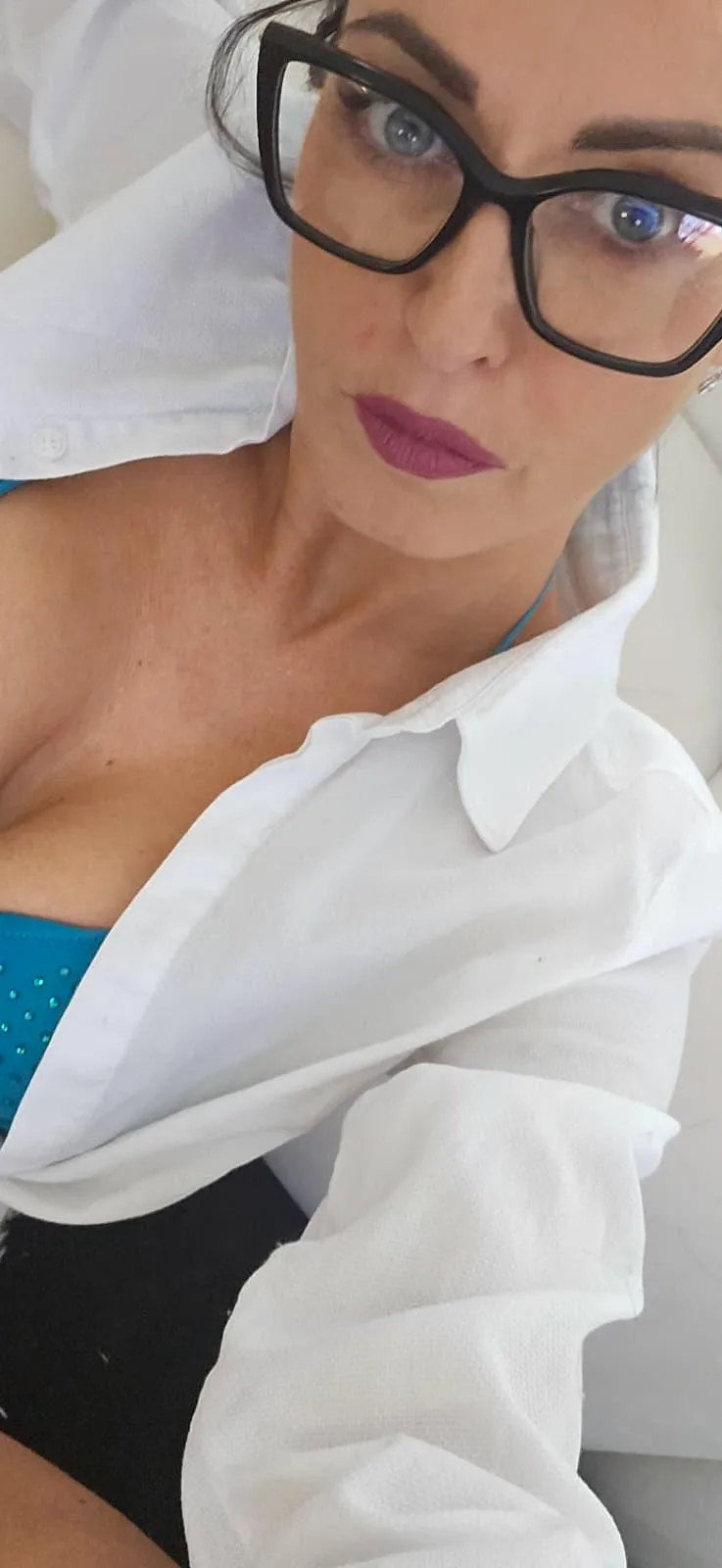 Honestly could you behave if you were in the same room with me ? (Don't lie huh :)