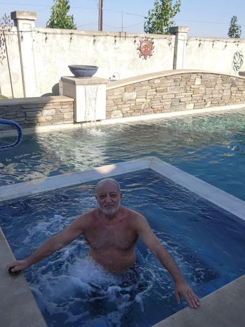 (74) str8 enjoying what's left of the hot 🔥 days.