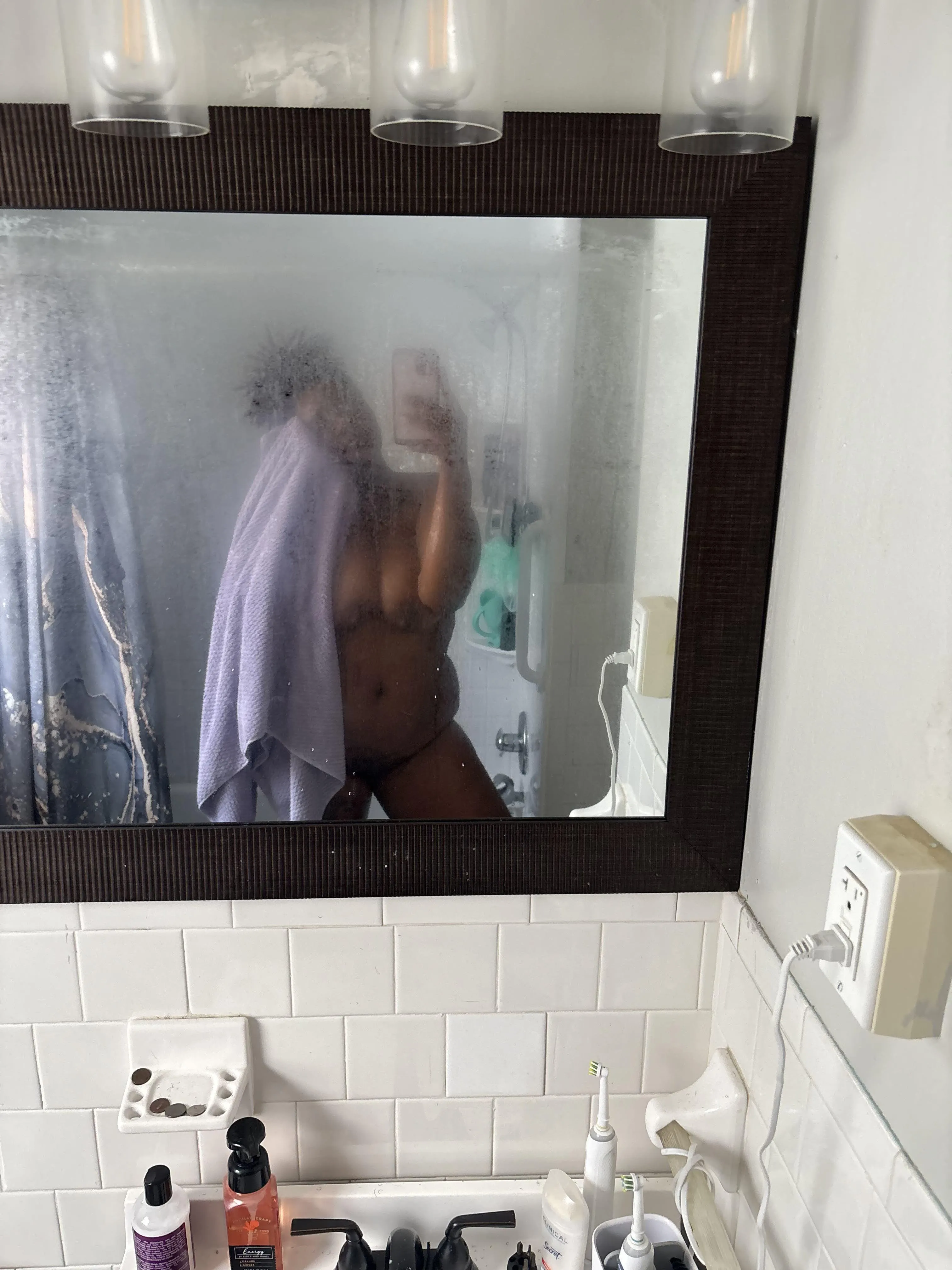 A baby mama showing off this slutty brown body