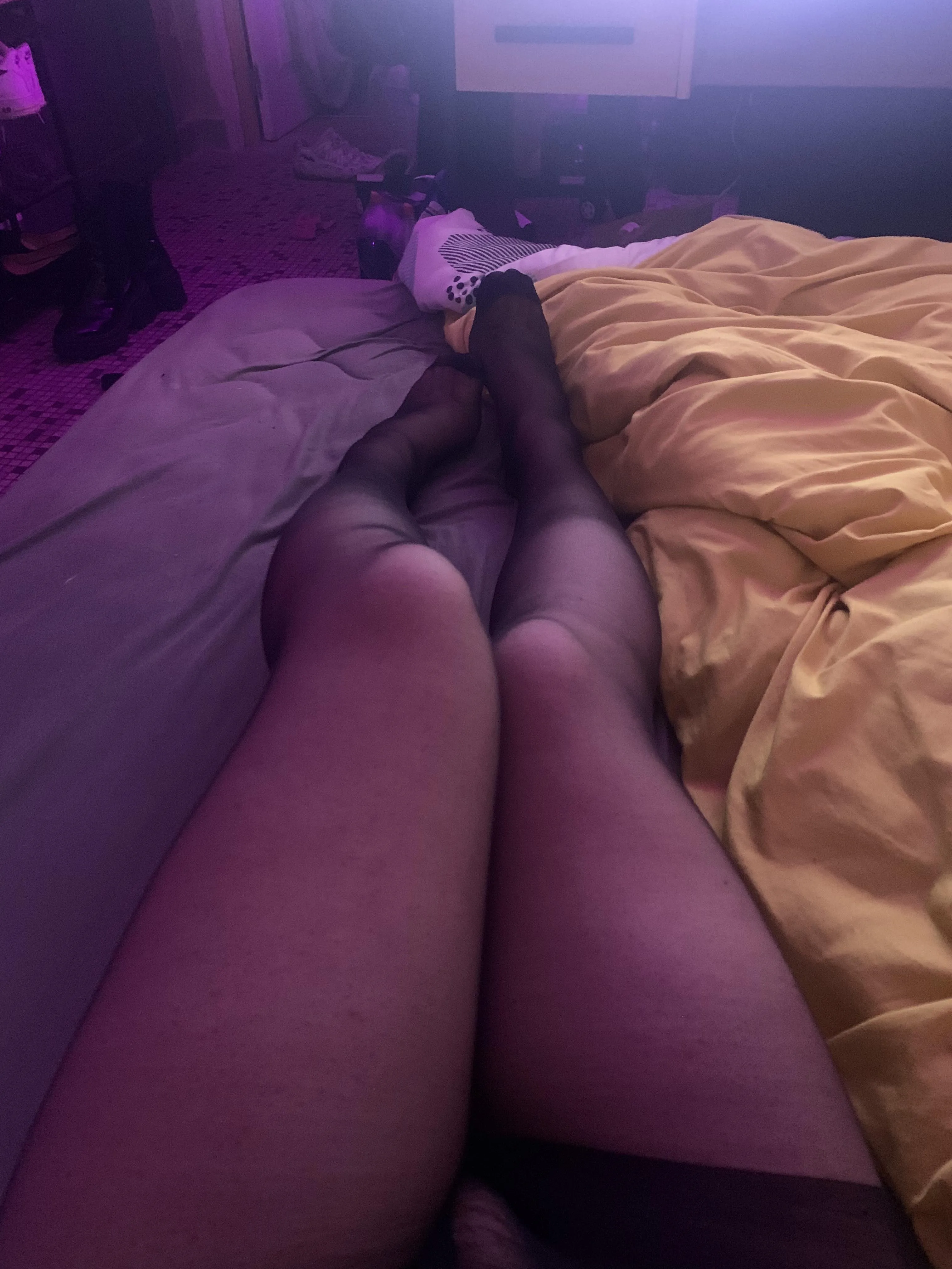 Horny sissy in her tights waiting for her new cage 🥺