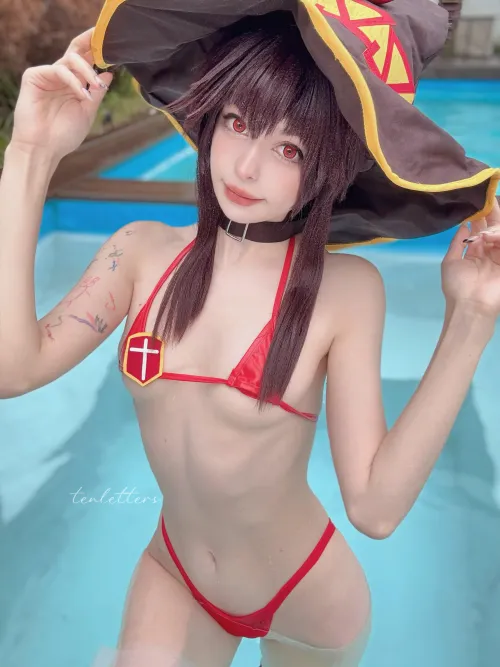 Megumin’s beach episode (cosplay by tenletters)
