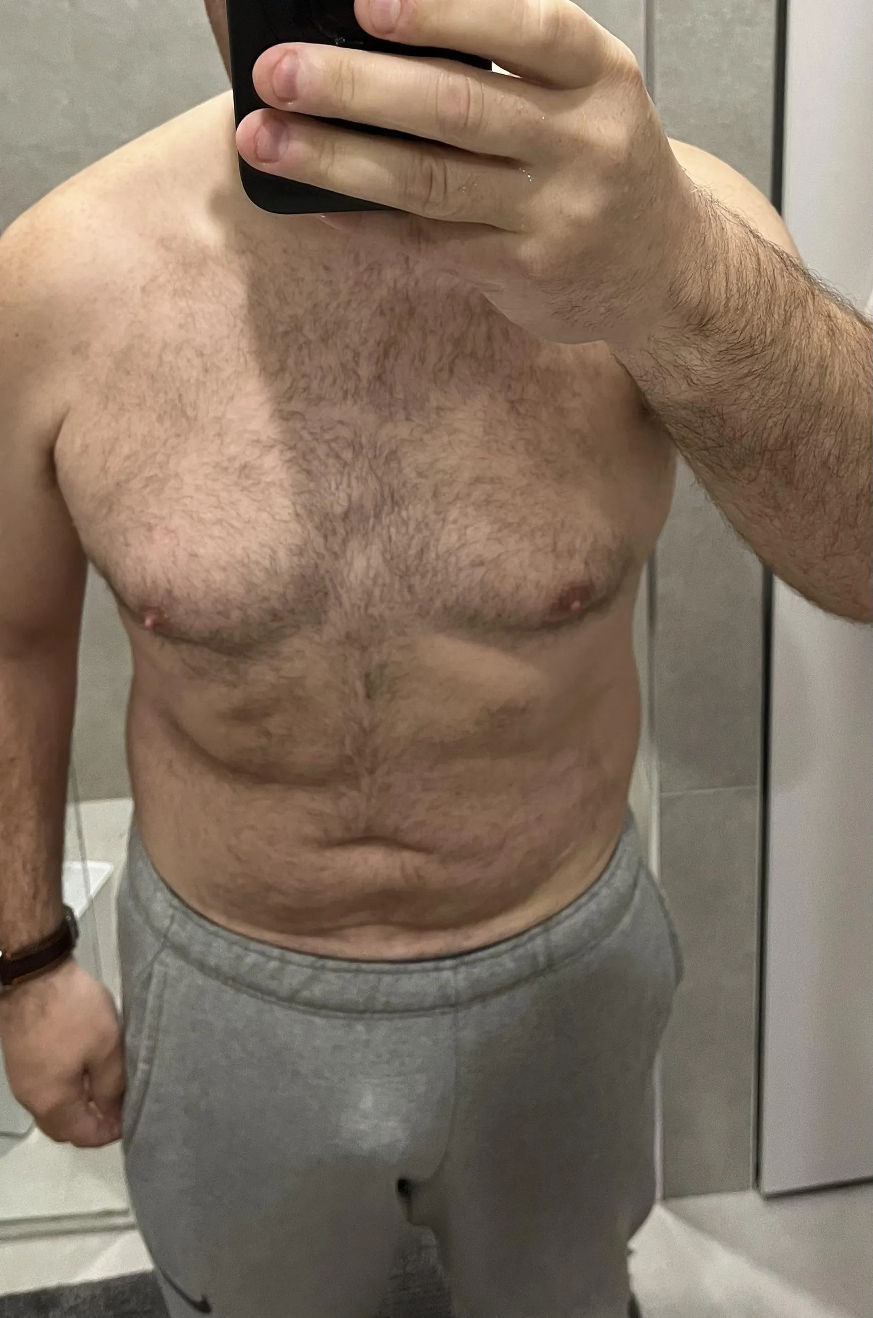 Staying at crown- any ladies in need of a dad bod to keep them co(m)pany ?