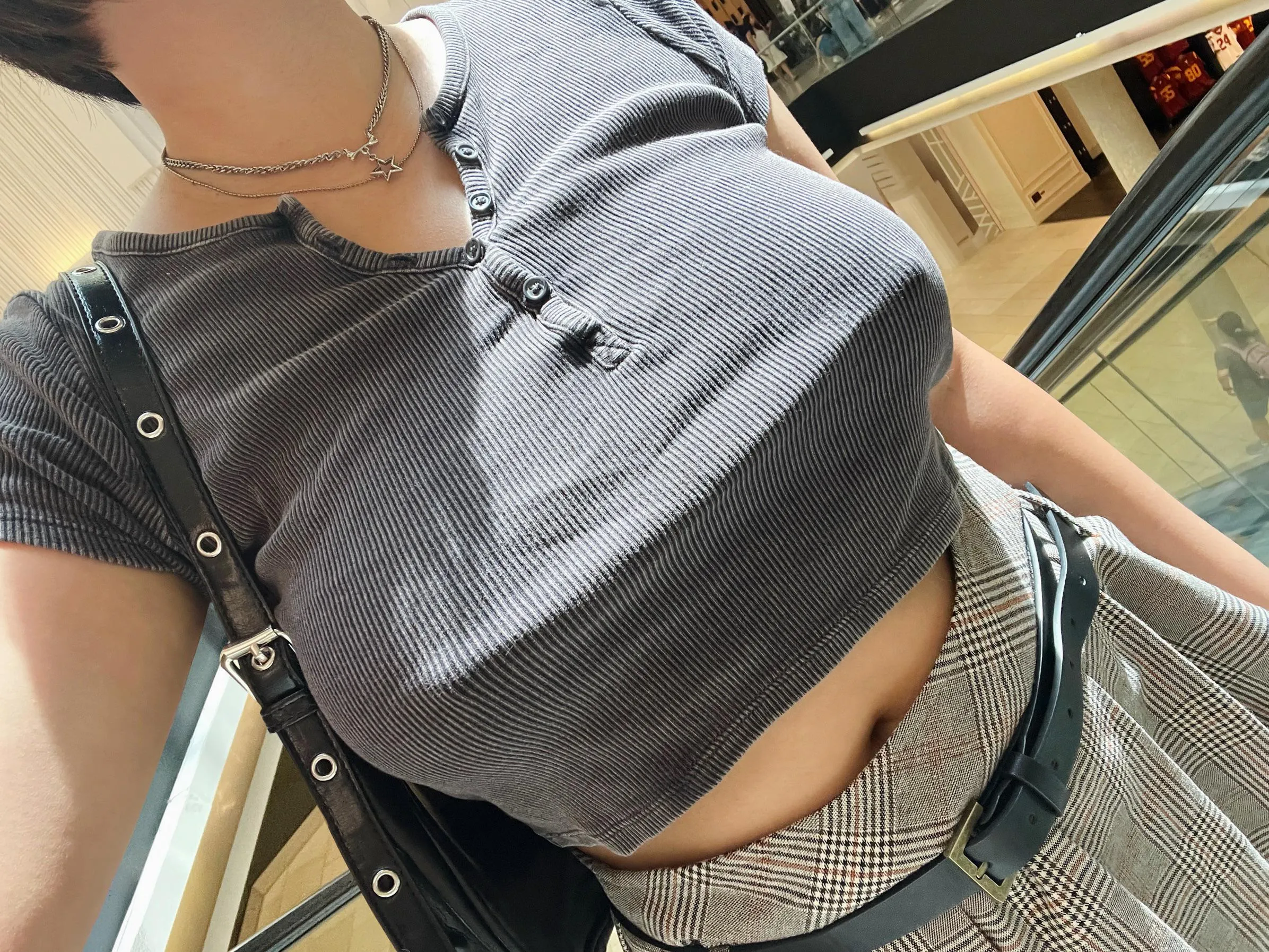 went to the mall feeling free~ [F]