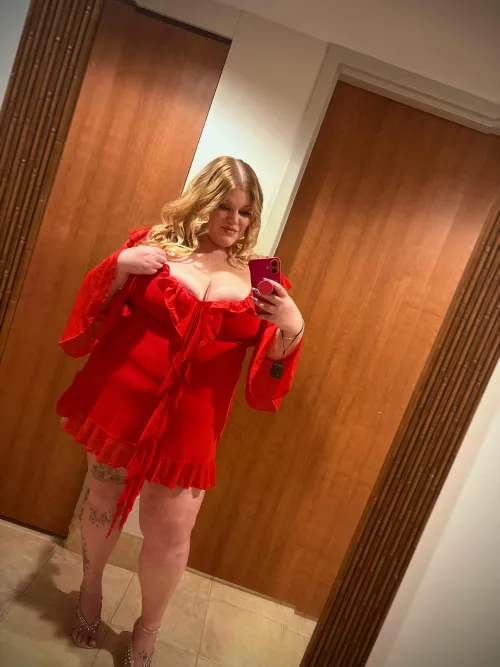 Does the red suit me? Can’t decide ❤️