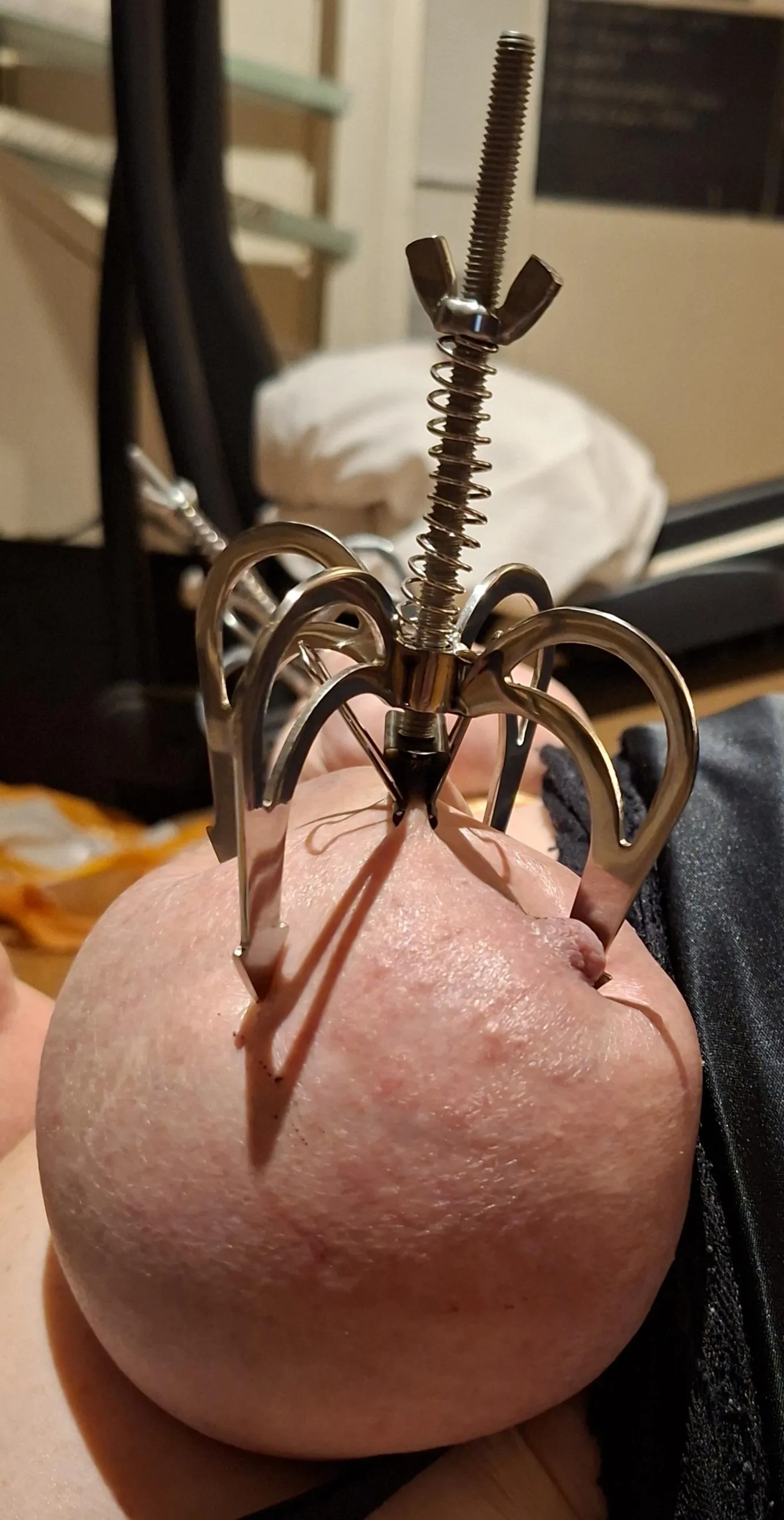 Dragon Claw clamp in action