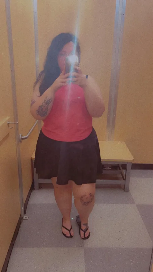 hope you had a great weekend, i wore something out my comfort zone today! 🙈😊