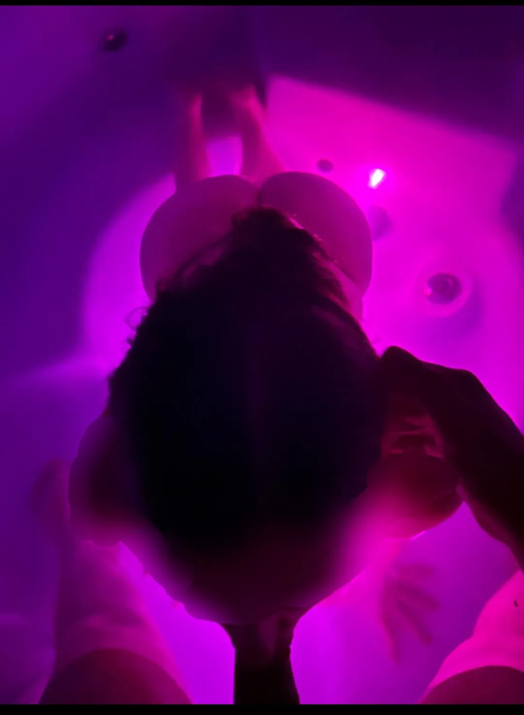 Hot tub and head should always go together❤️