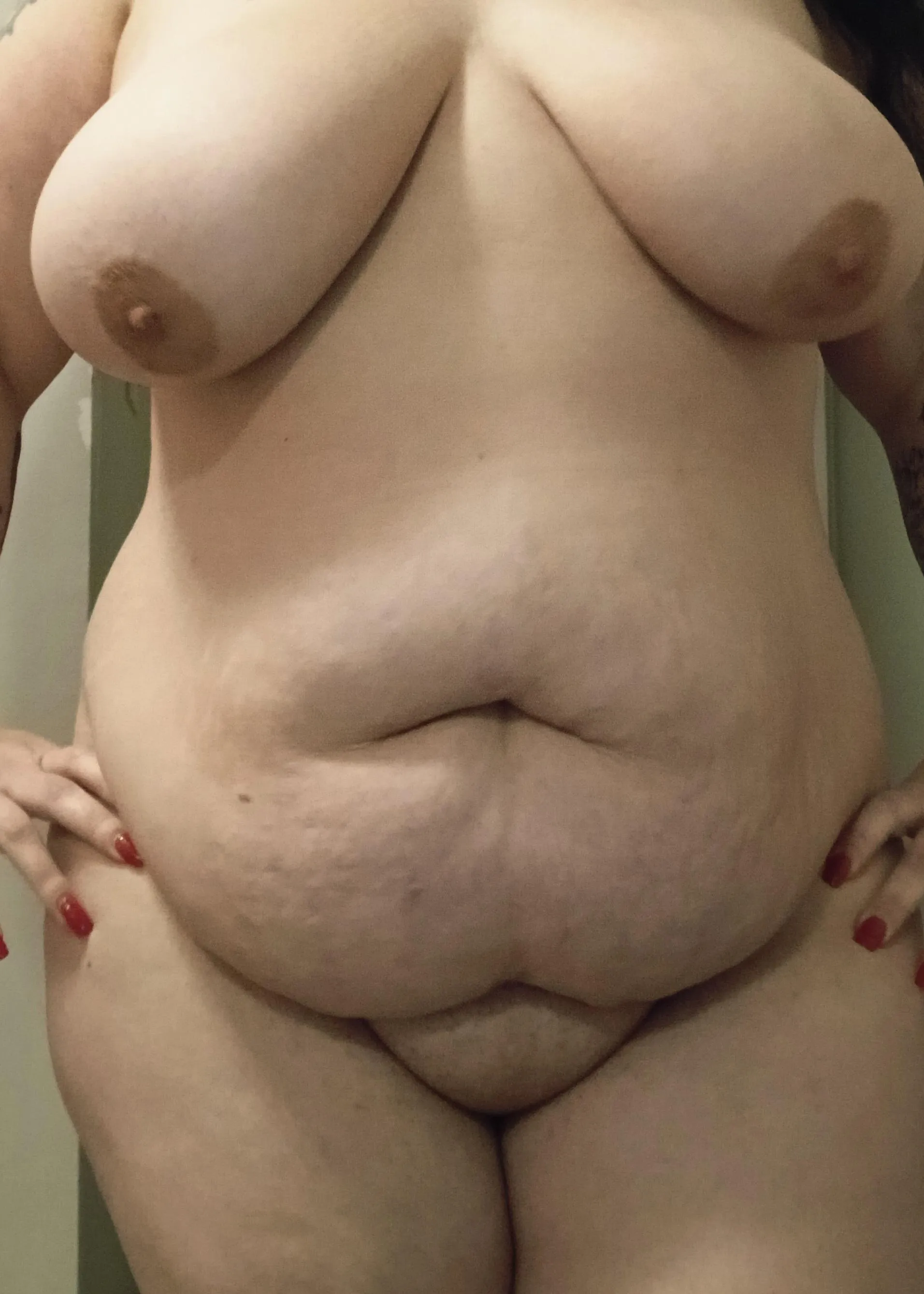 Sexy fat stoner mommy