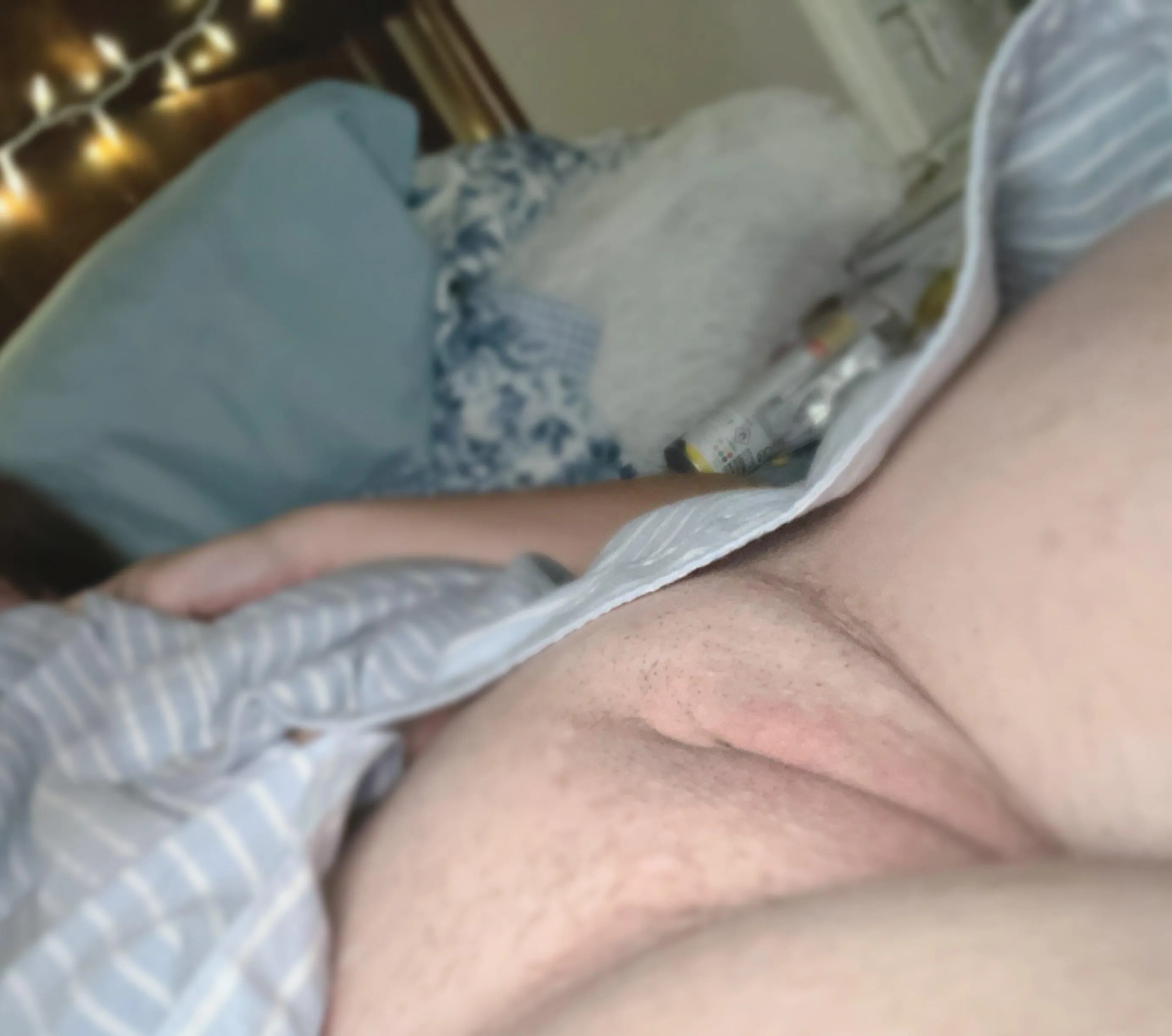 Wanna snack or the whole meal? Only if you can make me cum 🍒