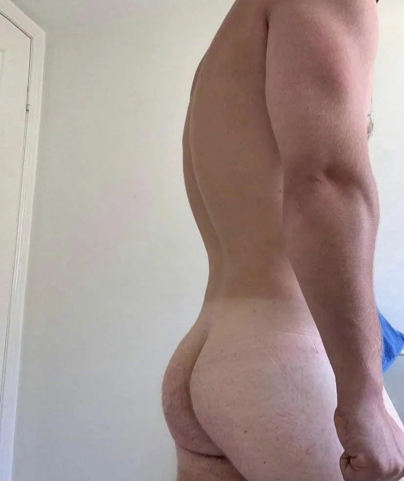 What’s not to love about tan lines on a thick ass