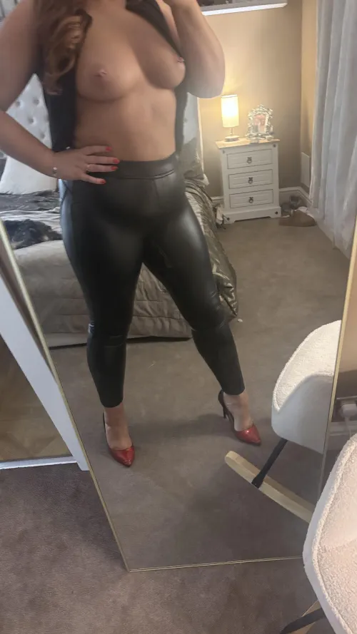 Curvy MILF body, do you like