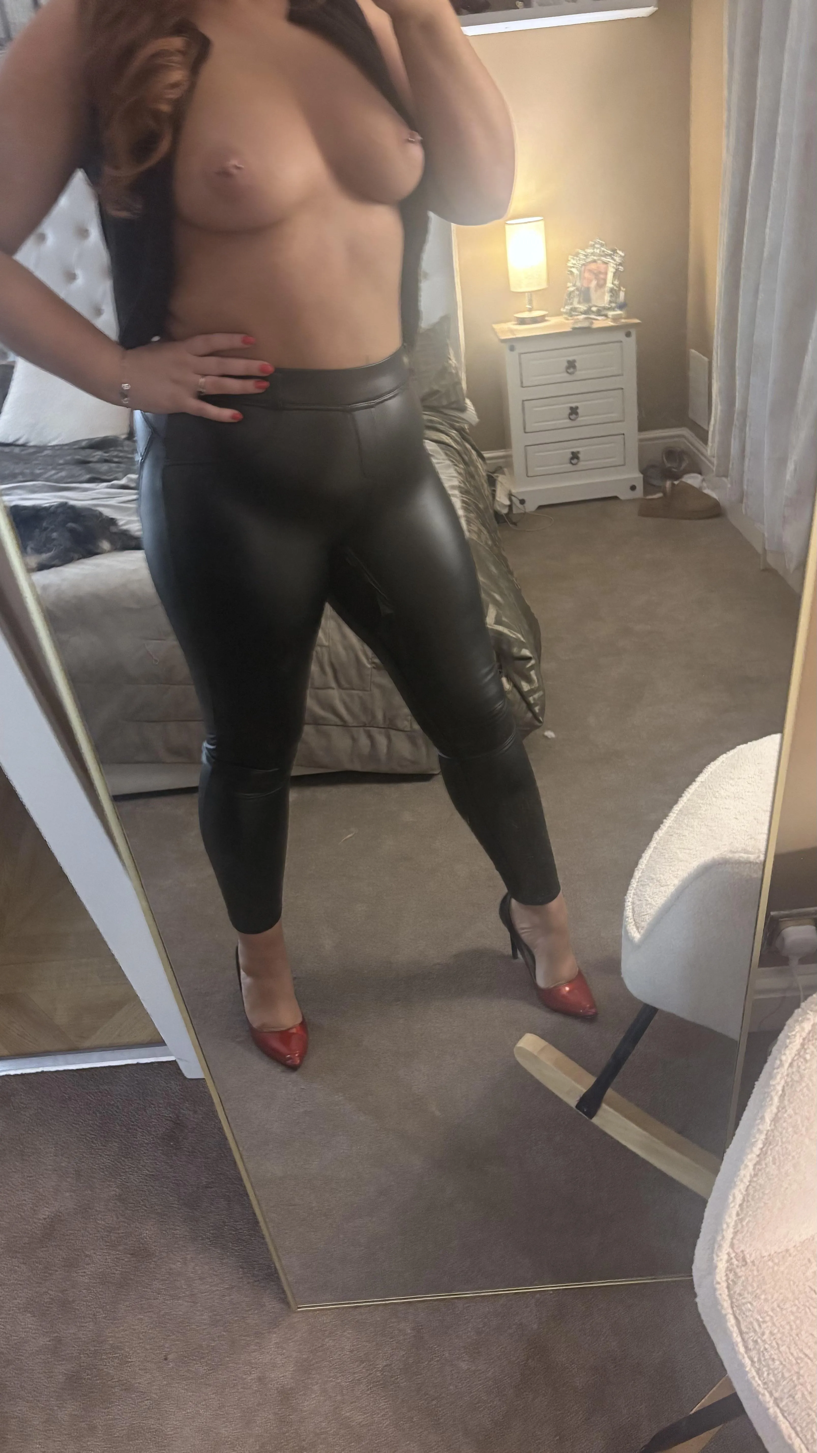 Curvy MILF body, do you like