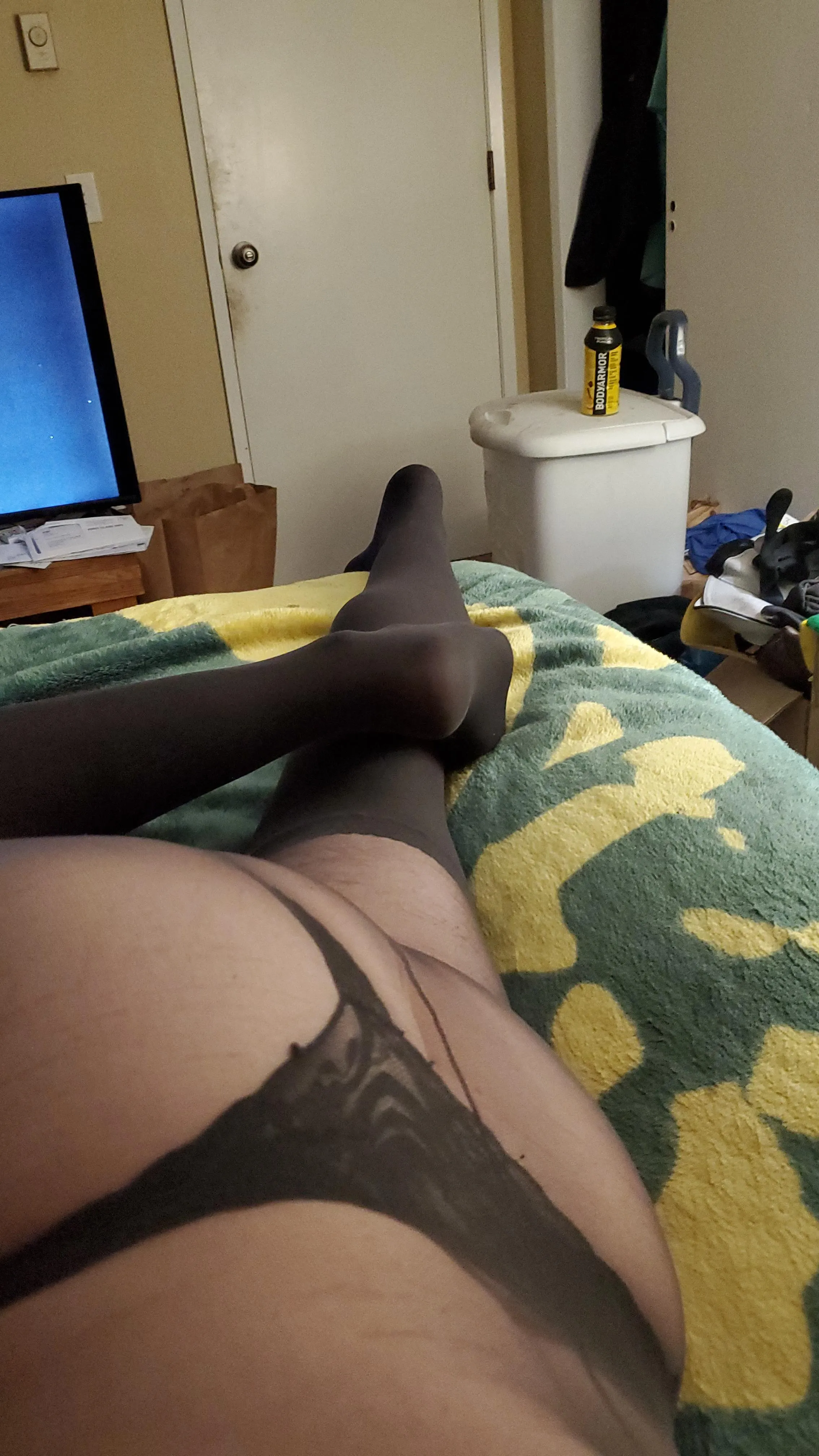 Do these pantyhose need to be ripped open😈😈